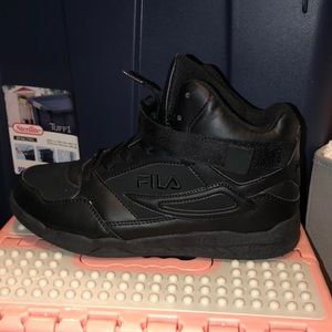 Black FILA sneakers size 5 1/2